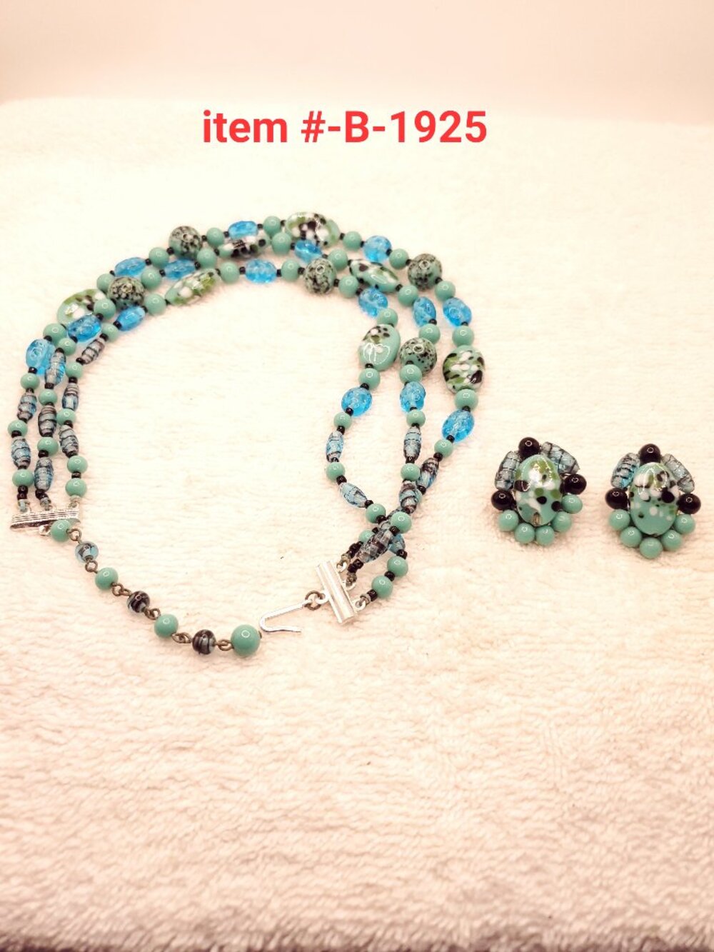 1 Necklace w/matching Clip on Earrings, items # B-1925,. wt.  107 grams.
